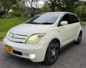 Toyota IST 2004