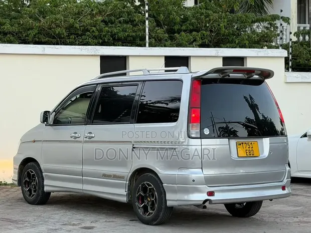 Toyota Noah 2.0 AWD (Viti 8) 2003 Silver - 1