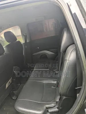Mitsubishi Outlander 2010 Nyeusi