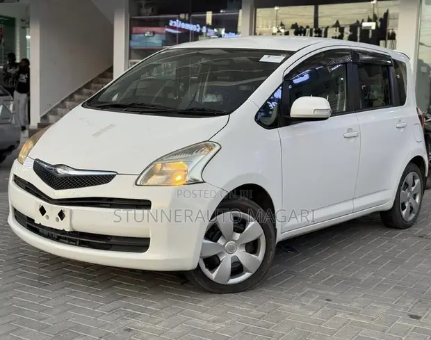 Toyota Ractis 2006 Nyeupe - 1