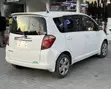 Toyota Ractis 2006 Nyeupe - 3