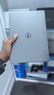 Dell Latitude 7370 Laptop: Intel Core i7, 8GB RAM, 256GB SSD - 5