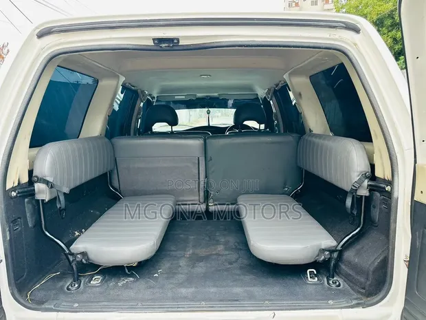 Nissan Patrol 2001 Nyeupe - 1