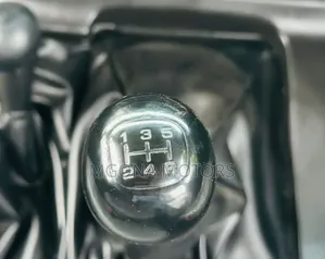 Nissan Patrol 2001 Nyeupe