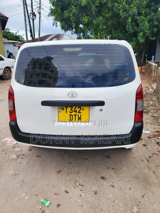 Toyota Probox 2006 White - 1