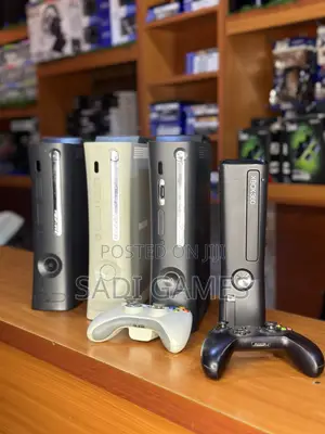 Used Xbox 360 with 2 Controllers and 30 Games