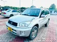 Toyota RAV4 2004 Nyeupe - 2