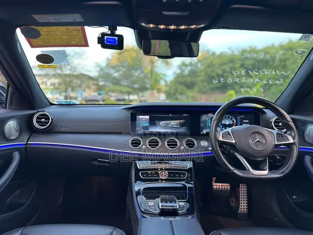Mercedes-Benz E200 2016 Nyeusi - 1