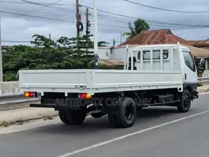 Lori la Mitsubishi Canter Longbase (1998)