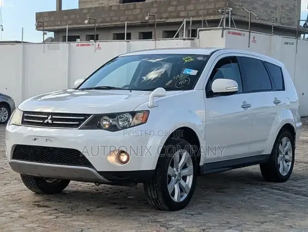 Mitsubishi Outlander XLS 2010 White - 1