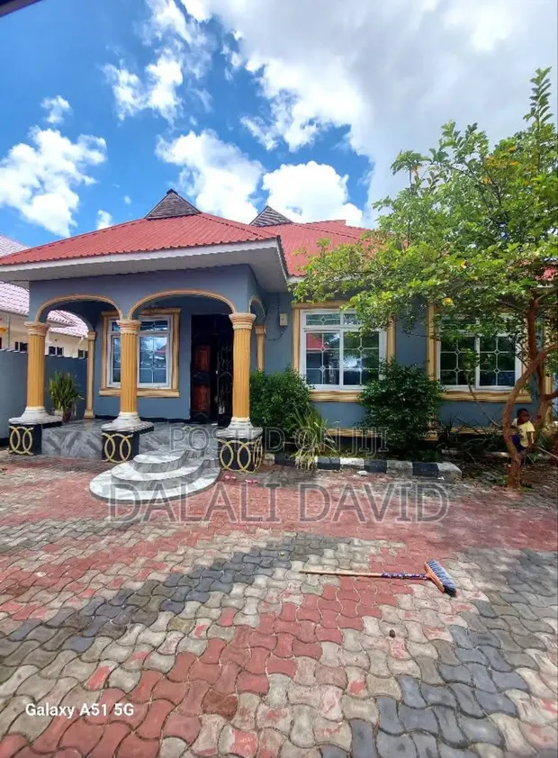 4 Bedroom House for Sale in Msongola - 1
