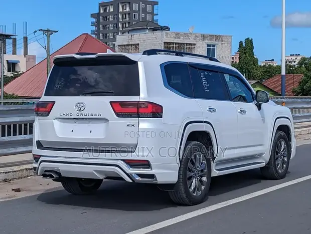 Toyota Land Cruiser ZX LC 300 2025 - 1