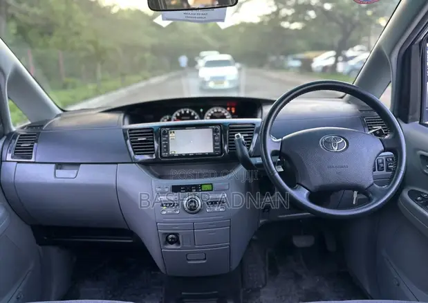 Toyota Voxy 2006 Silver - 1