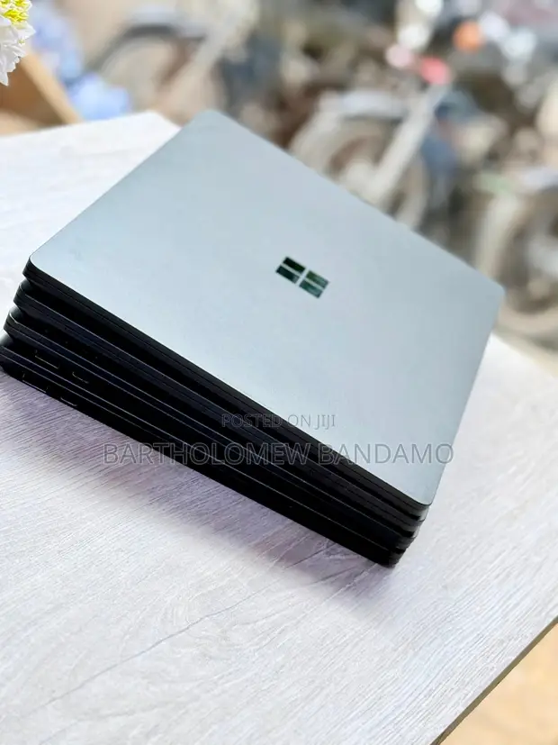 Microsoft Surface Laptop 3 13" i5 8GB RAM 256GB SSD - 1