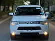 Mitsubishi Outlander 2013 White - 2