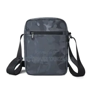 Wiwu Crossbody Shoulder Bag Ngozi ya PU Organizer ya Kompyuta Kibao
