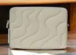 Kifuko cha Laptop chenye Quilted, Muundo wa Mawimbi, Beige, 13-14 Inch - 1