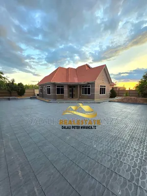 4 Bedroom House for Rent in Mkolani