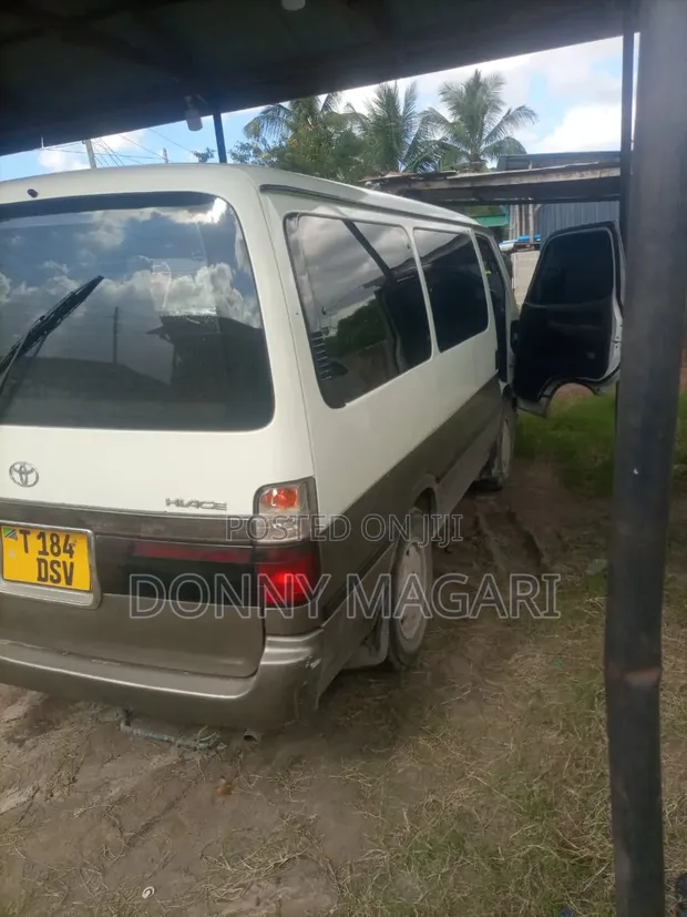 Toyota HiAce Super Custom 2006 - 1