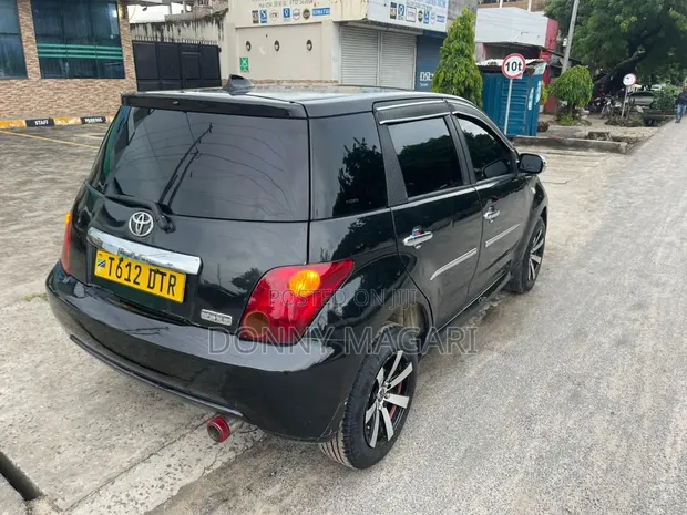 Toyota IST 2005 Black - 1