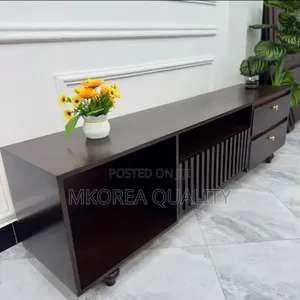 Modern 5ft TV Showcase - Wood-Mode