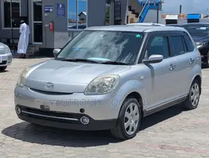 Mazda Verisa 2008 Nyeupe