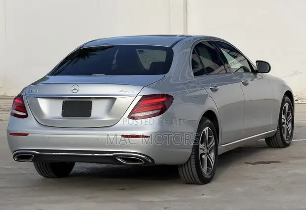 Mercedes-Benz E200 2017 Silver - 1