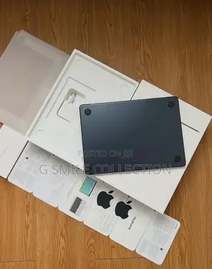 Apple MacBook Air 2022 M2 13" 16GB RAM 256GB SSD
