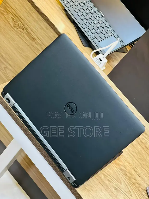 Dell Latitude E7270 Laptop - Intel Core i5, 8GB RAM, 256GB SSD - 1