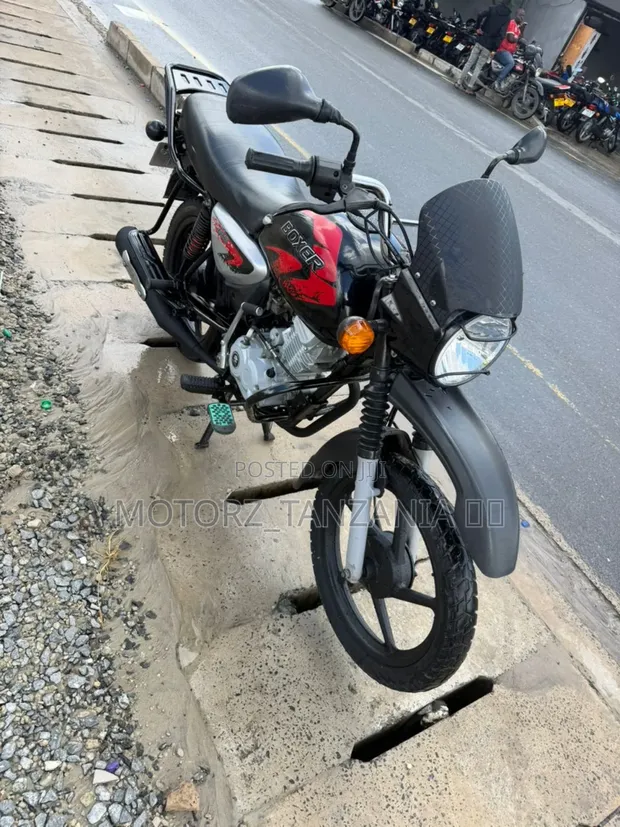 Bajaj Boxer X125 2024 Nyeusi - 1