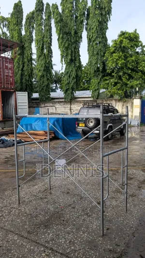 Brand New Construction Scaffolding (180x180x90cm)