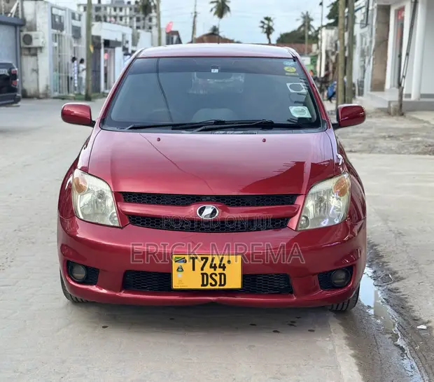 Toyota IST 2006 Nyeupe - 1