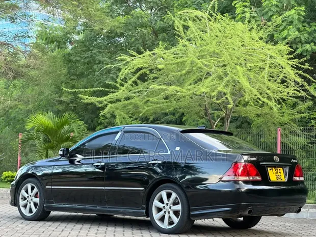 Toyota Crown Royale 2005 Black - 1