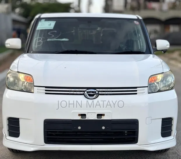 Toyota Corolla Rumion 2008 - Pearl White - 1