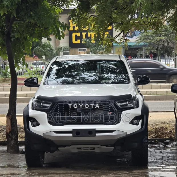 Toyota Hilux GR Sport Mpya 2025 Nyeupe - 1