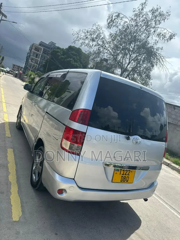 Toyota Noah 2008 Silver - 1
