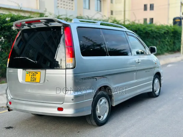 Toyota Noah 2001 Silver - 1