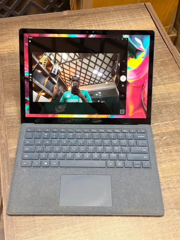 Microsoft Surface Laptop 2 - Intel Core i7, 8GB RAM, 256GB SSD - 1