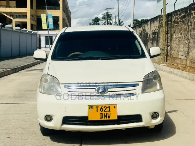 Toyota Raum 1.5 AWD 2003 Nyeupe - 1