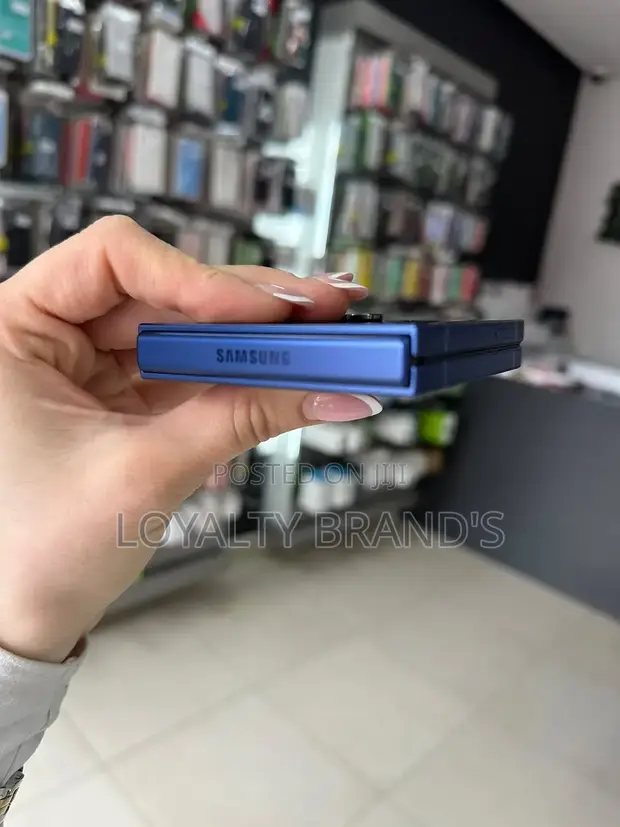 New Samsung Galaxy Z Flip7 FE 5G 128GB Blue - 1