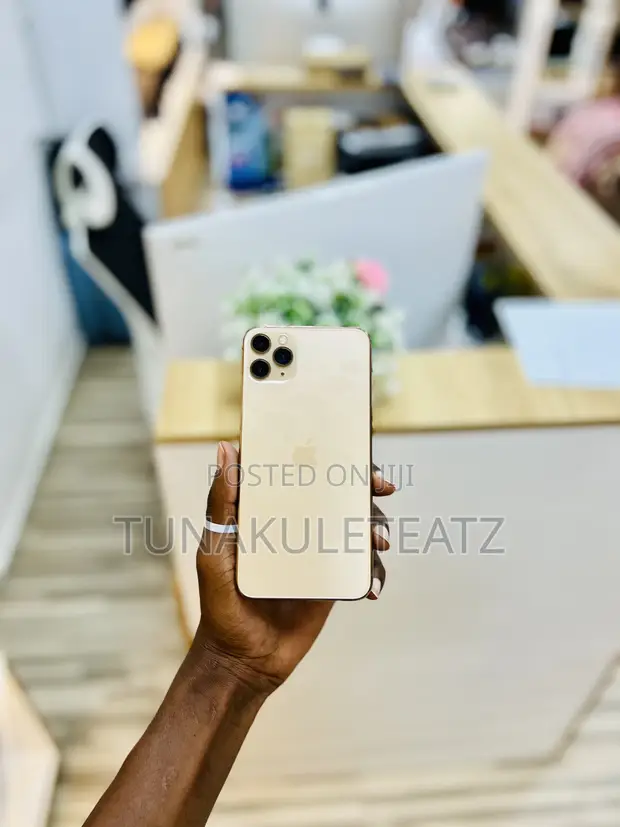 Apple iPhone 11 Pro Max 256GB Gold - 1