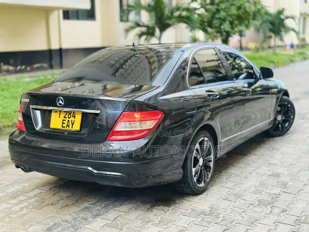 Mercedes-Benz C200 2008 Black - 1