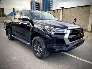 Toyota Hilux Revo Double Cab Diesel 2.8 RWD 2021 Black