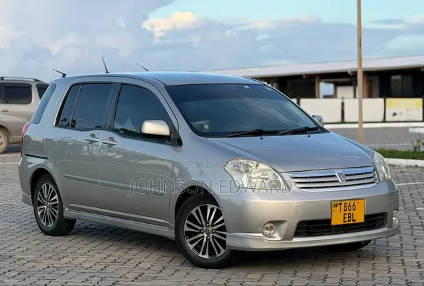 Toyota Raum 2005 Silver - 1