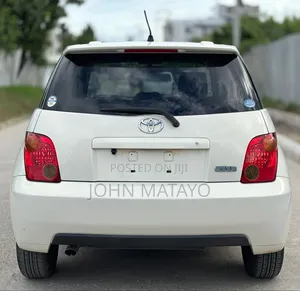 Toyota IST 2005
