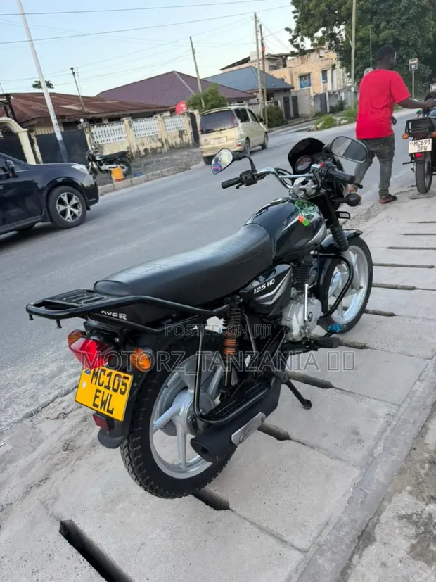 Bajaj Boxer 125 2025 Black - 1