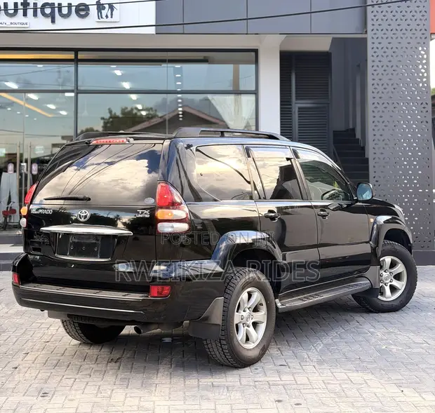 Toyota Land Cruiser Prado 2006 Nyeusi - 1