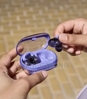 JBL Sound Gear Clips Wireless Earbuds