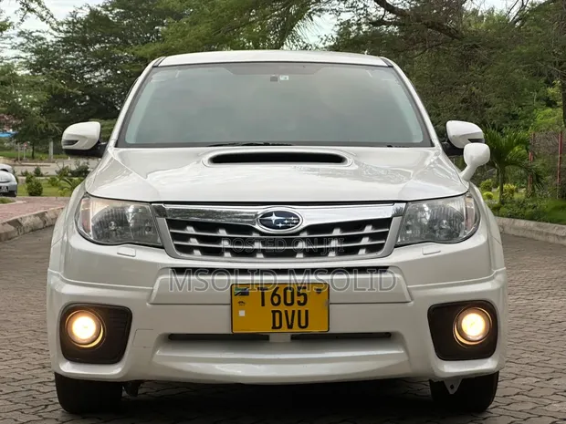 Subaru Forester 2012 White - 1