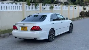 Toyota Crown Royale 2005